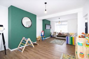 Lounge/Diner- click for photo gallery